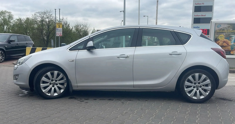 Opel Astra cena 22900 przebieg: 220000, rok produkcji 2010 z Swarzędz małe 254